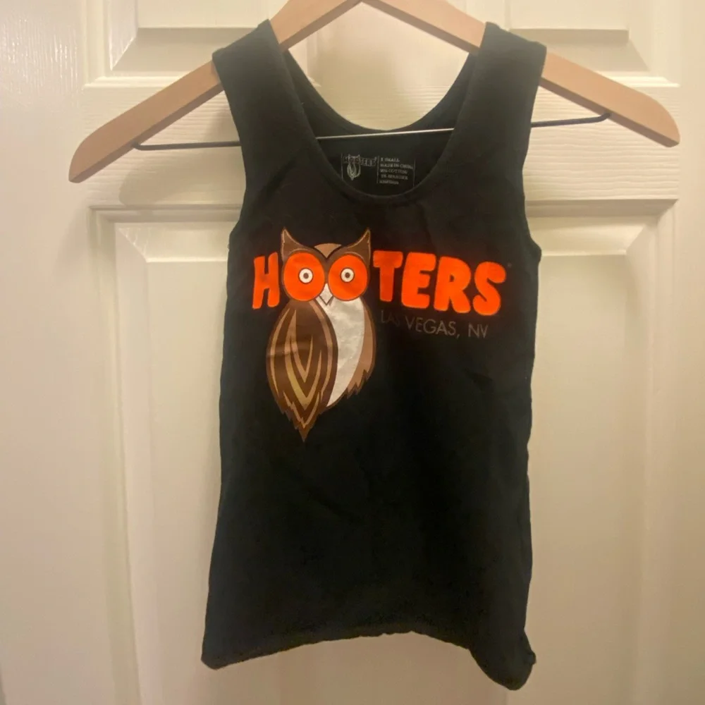 Hooters uniform tank top - Picture 1 of 2